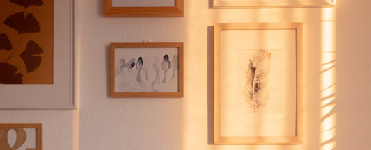 Create a natural atmosphere with wooden photo frames