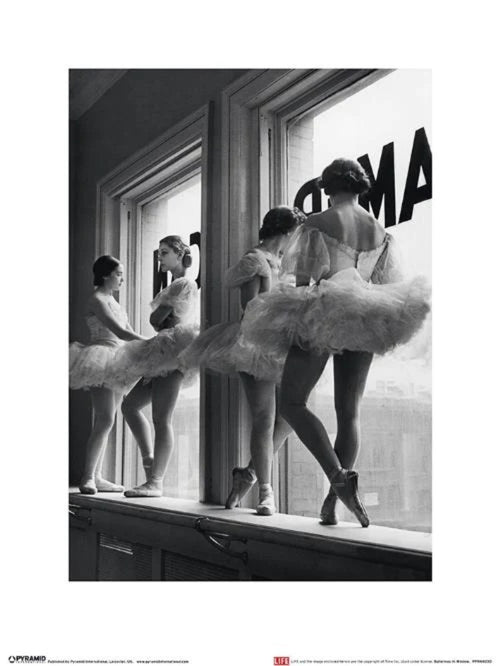 Art Print Time Life Ballerinas In Window 30x40cm Pyramid PPR44030 | Yourdecoration.co.uk