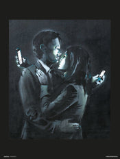 Grupo Erik Brandalised Mobile Phone Lovers Close Art Print 30x40cm | Yourdecoration.co.uk