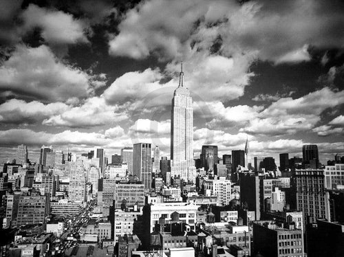 Henri Silberman Sky over Manhattan Art Print 80x60cm | Yourdecoration.co.uk